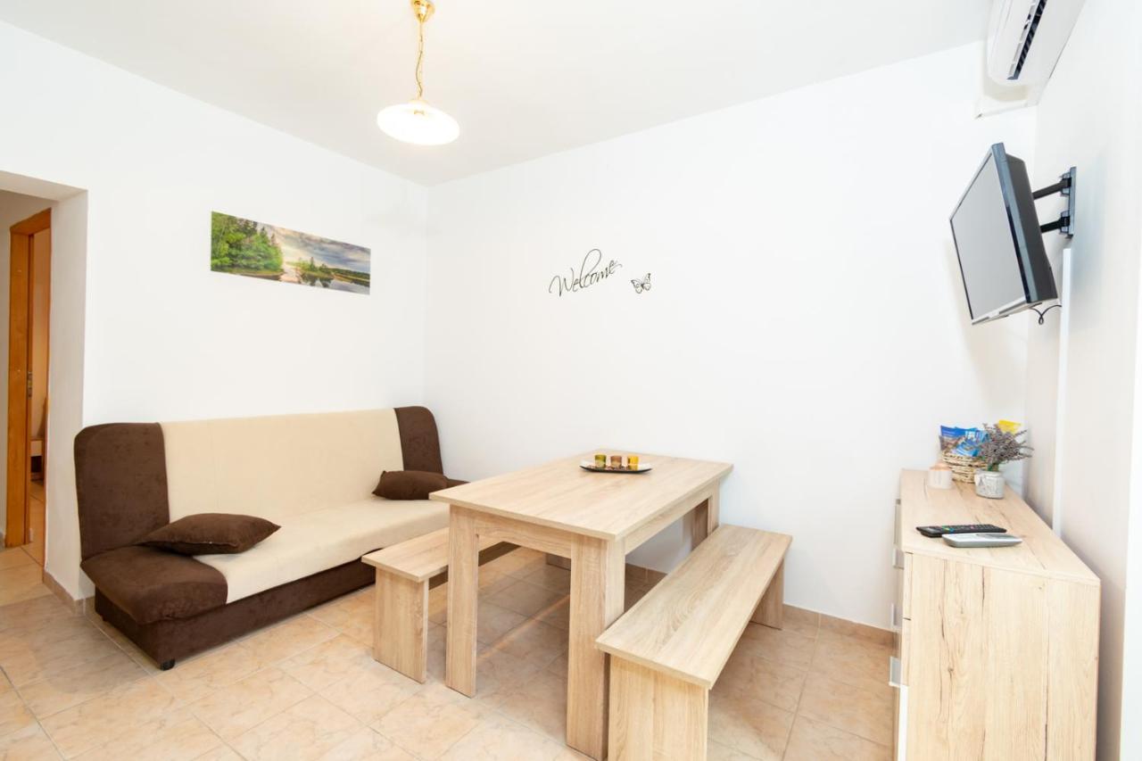 Apartmani Ajp Posedarje Buitenkant foto